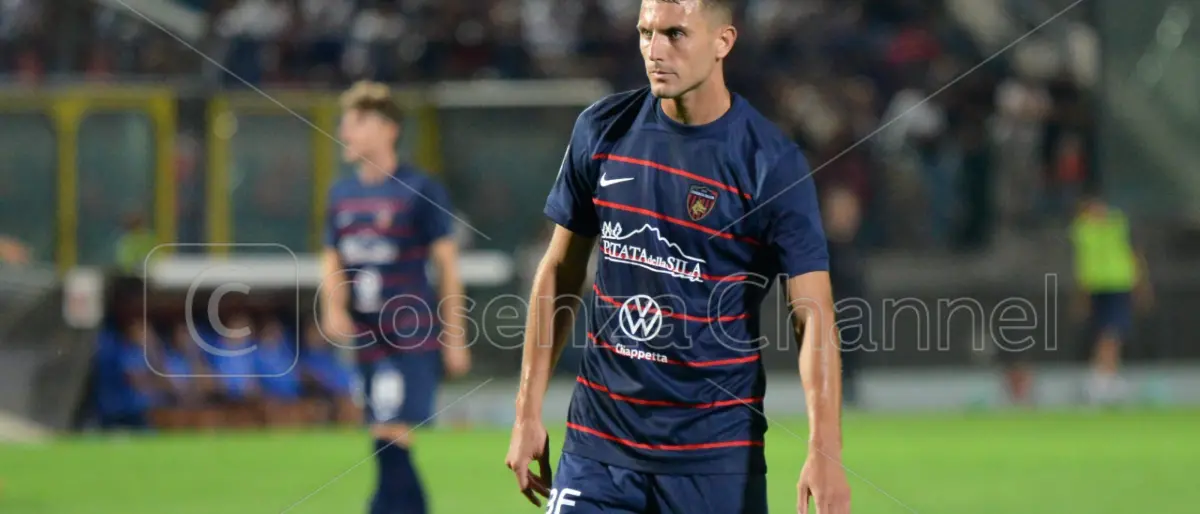 Centimetri, esperienza e gol: serve questo all'attacco del Cosenza
