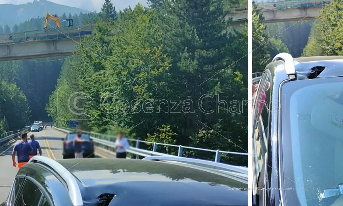 Statale 107, caduta di materiali dal ponte. Anas rassicura: «Errore umano»