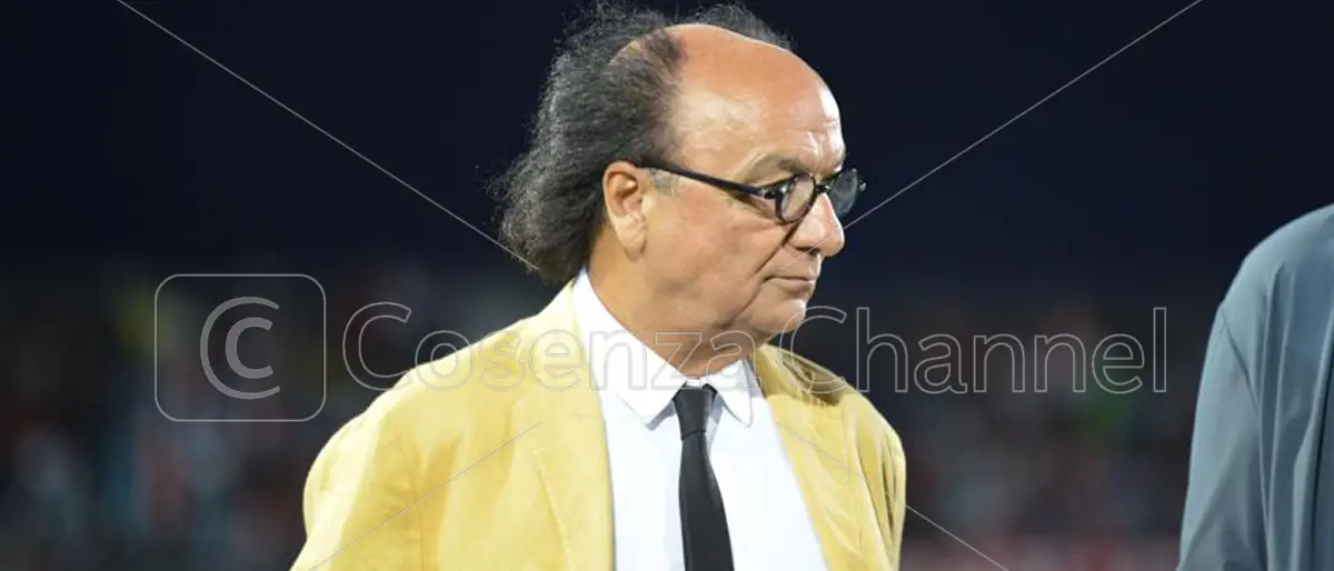 Cosenza, il racconto di un'altra convulsa giornata in attesa del ds