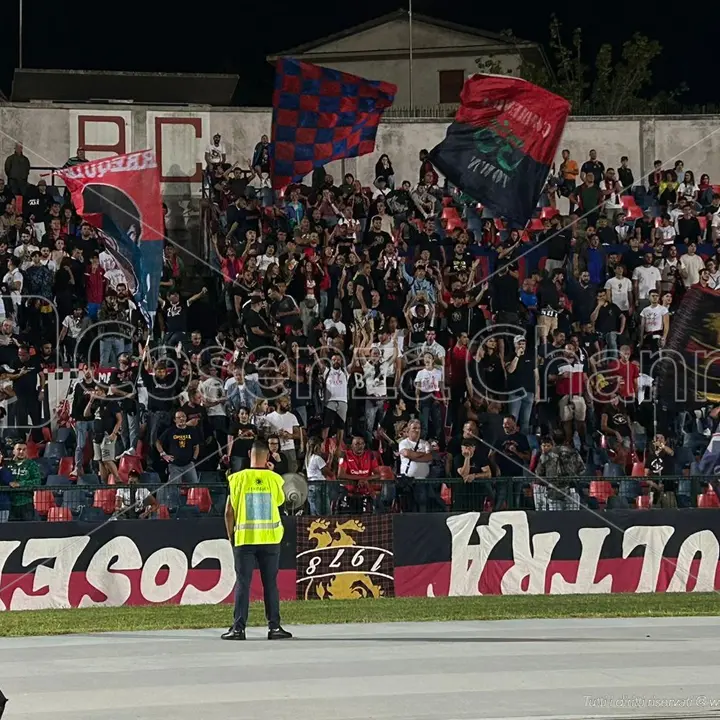 Cosenza, quegli applausi che valgono quanto una vittoria in campionato