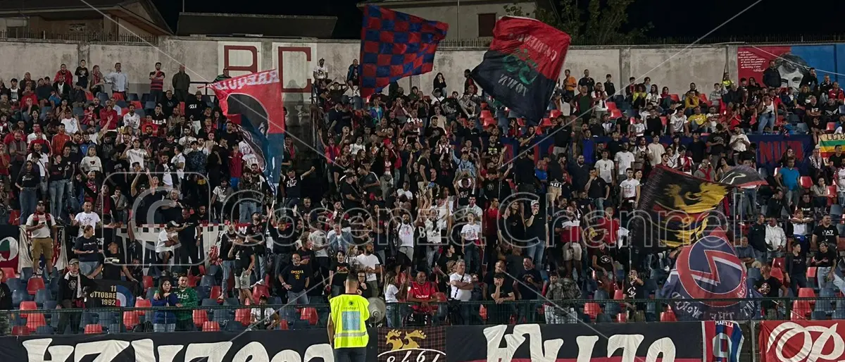 Cosenza, quegli applausi che valgono quanto una vittoria in campionato