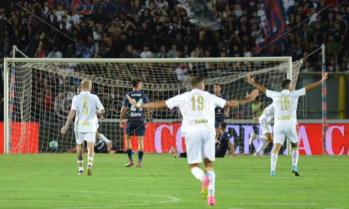 Cosenza-Modena 1-2: il tabellino del match