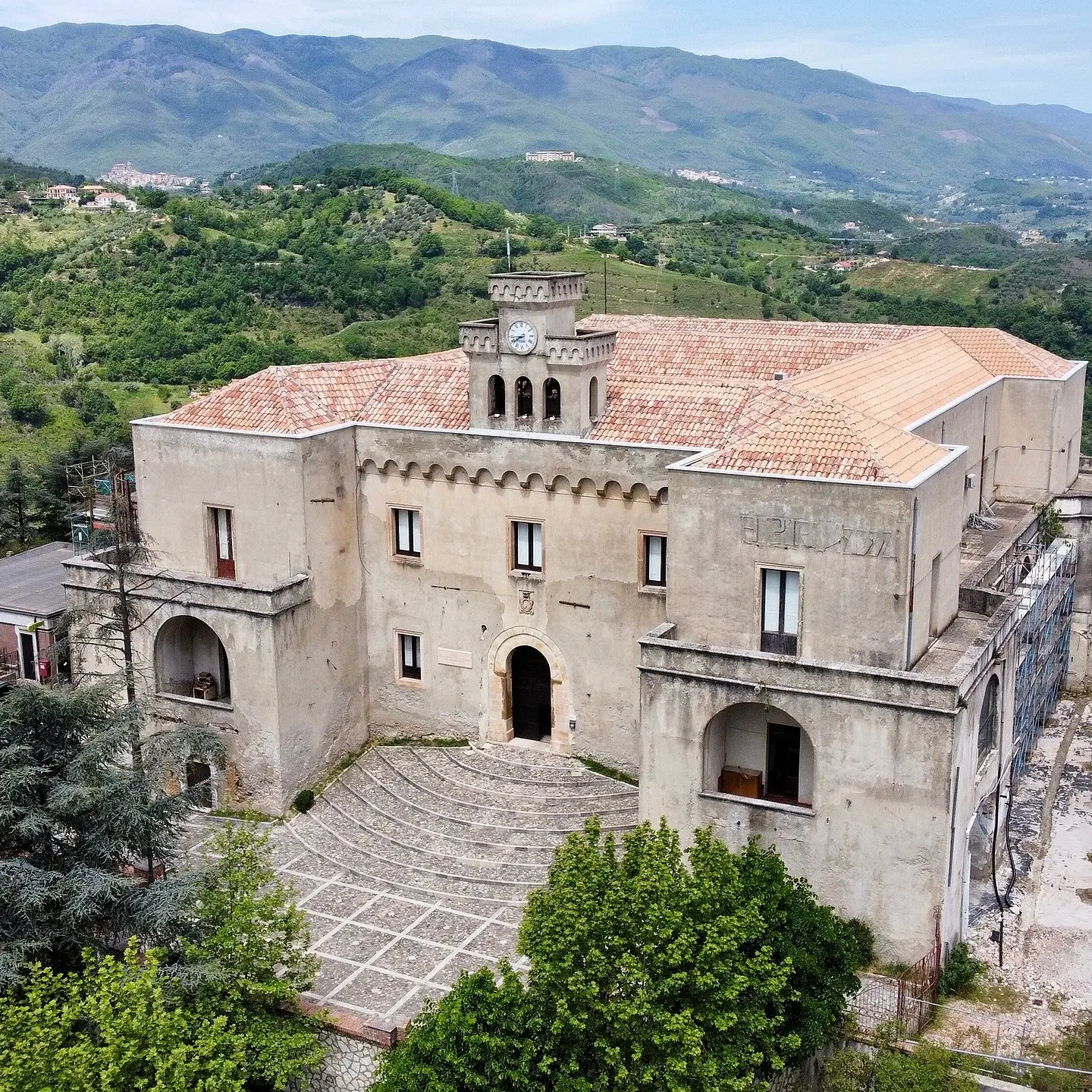 Rende, sul Castello del centro storico i Riformisti: la storia non è un'opinione