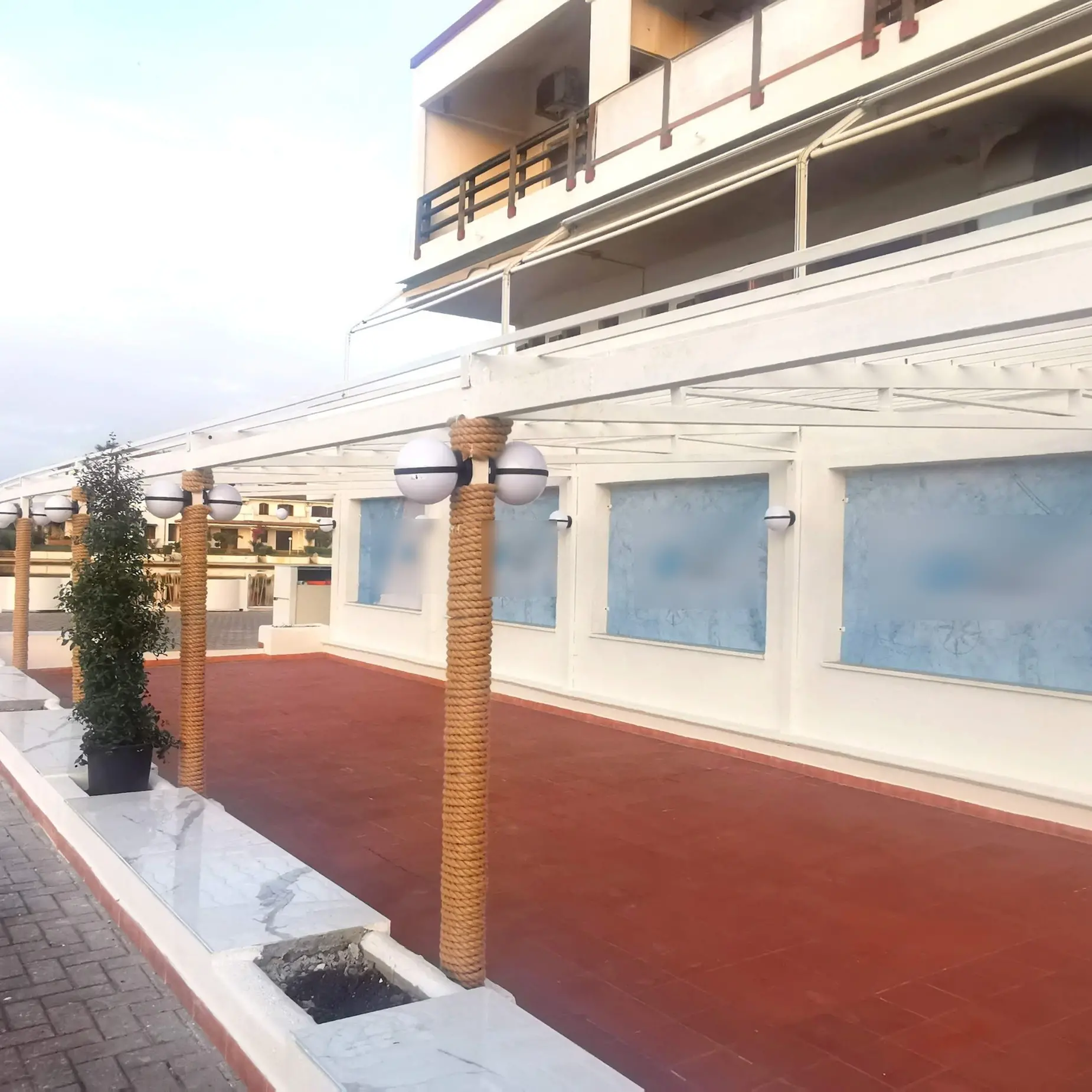 Laghi di Sibari, in fiamme un famoso lounge bar. Si sospetta una matrice dolosa