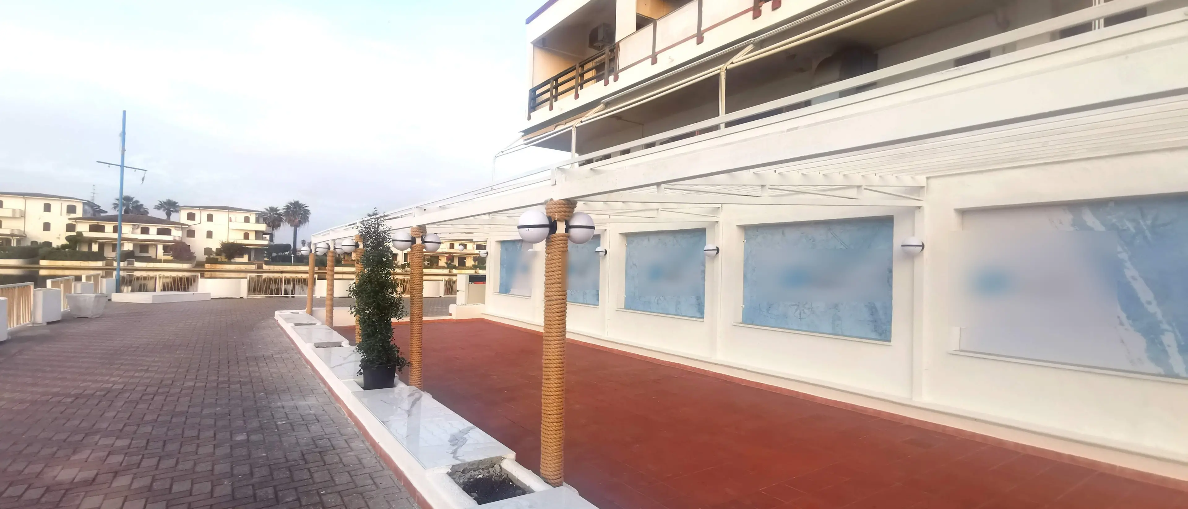 Laghi di Sibari, in fiamme un famoso lounge bar. Si sospetta una matrice dolosa