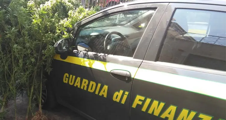 Spettacolare inseguimento della Finanza: due arresti a Rossano