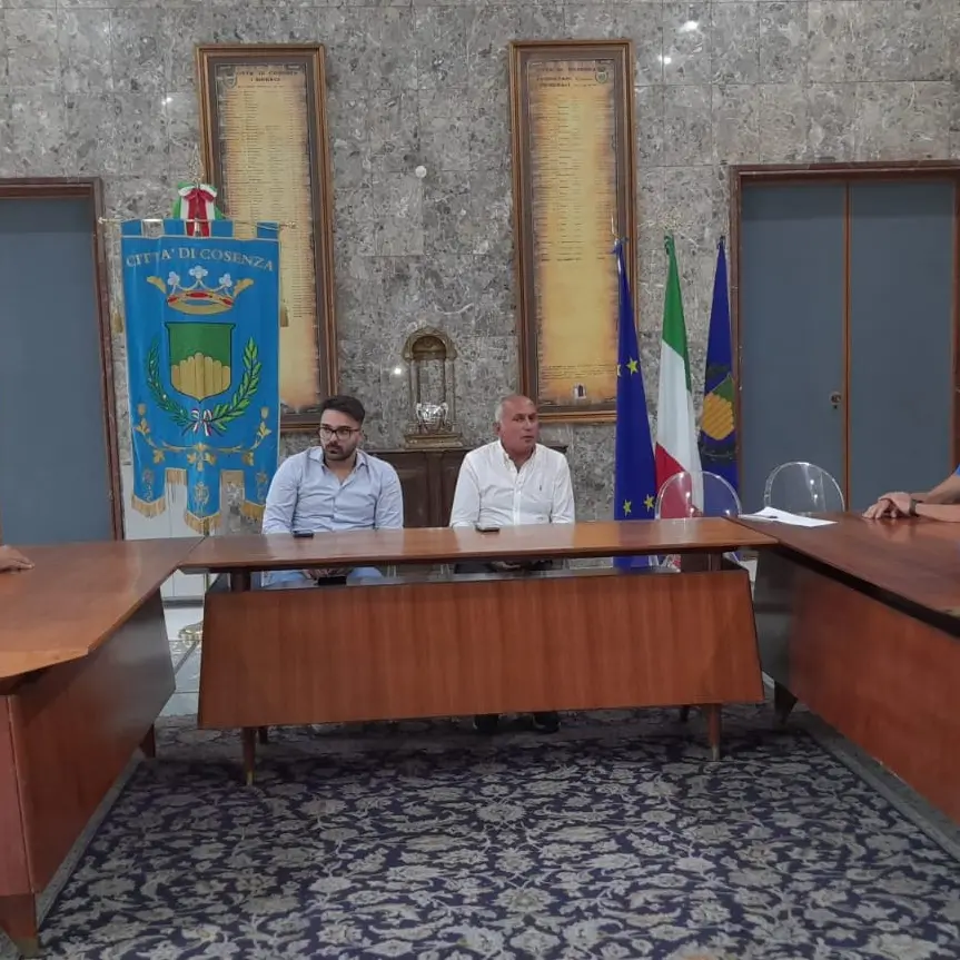 Cosenza, Caruso agli ex dipendenti di Adiss Multiservice: «Non farò promesse da marinaio...»