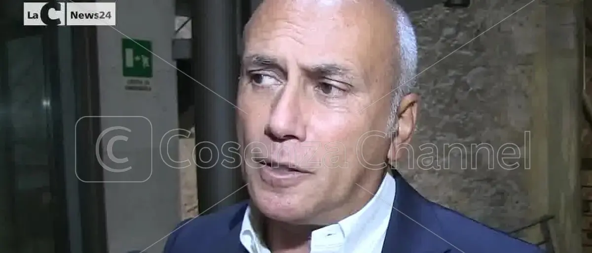 Franz Caruso attacca Roberto Occhiuto sulla sanità: «Basta slogan e belle parole, la situazione è drammatica»