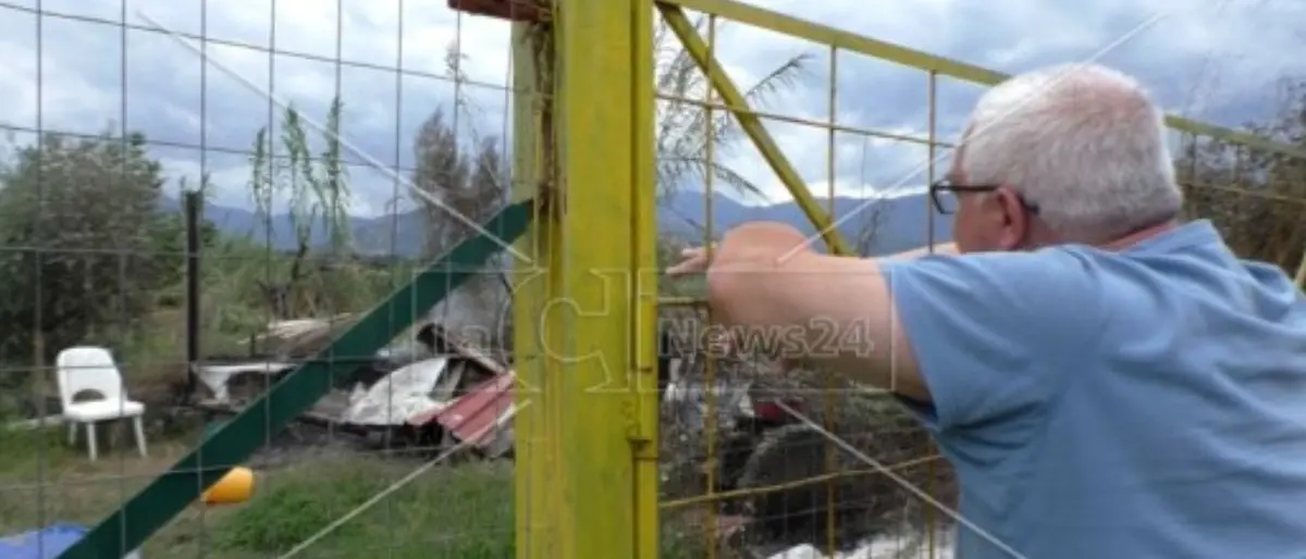 Ennesimo incendio all'orto sociale di Scalea, forte indignazione