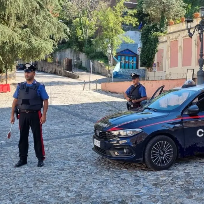 Cosenza, rubano la borsa di una 35enne di Montalto: arrestate due persone