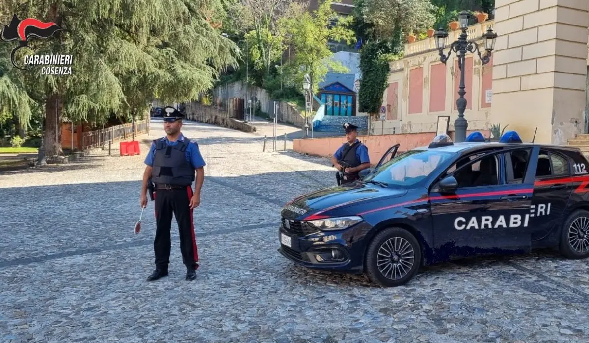 Cosenza, rubano la borsa di una 35enne di Montalto: arrestate due persone
