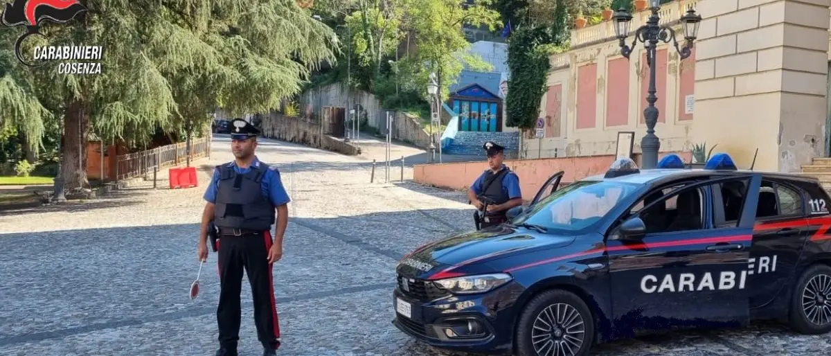 Cosenza, rubano la borsa di una 35enne di Montalto: arrestate due persone