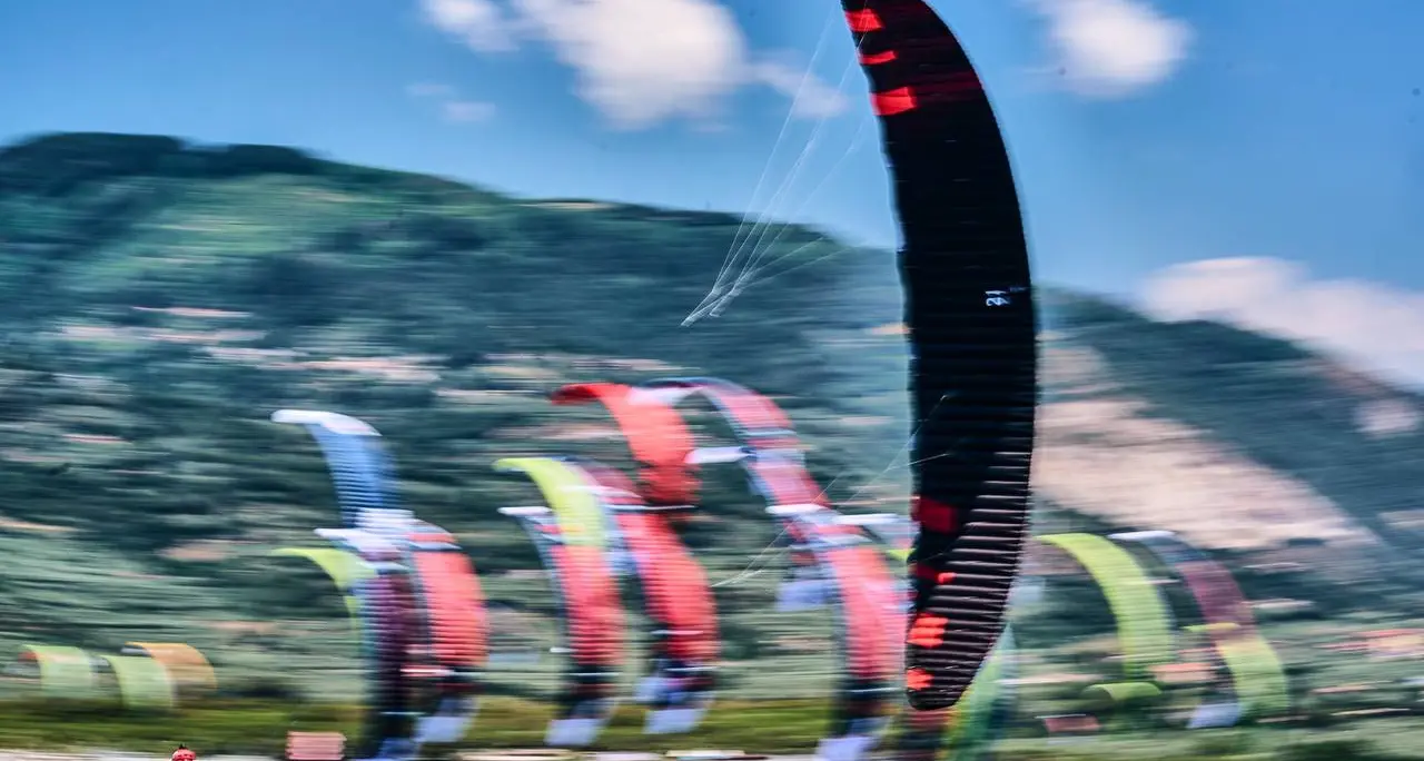 Kitefoil,\u00A0spettacolo sul mare di Gizzeria: Pianosi e Maeder in testa alla seconda giornata del Formula Kite Grand Prix\n