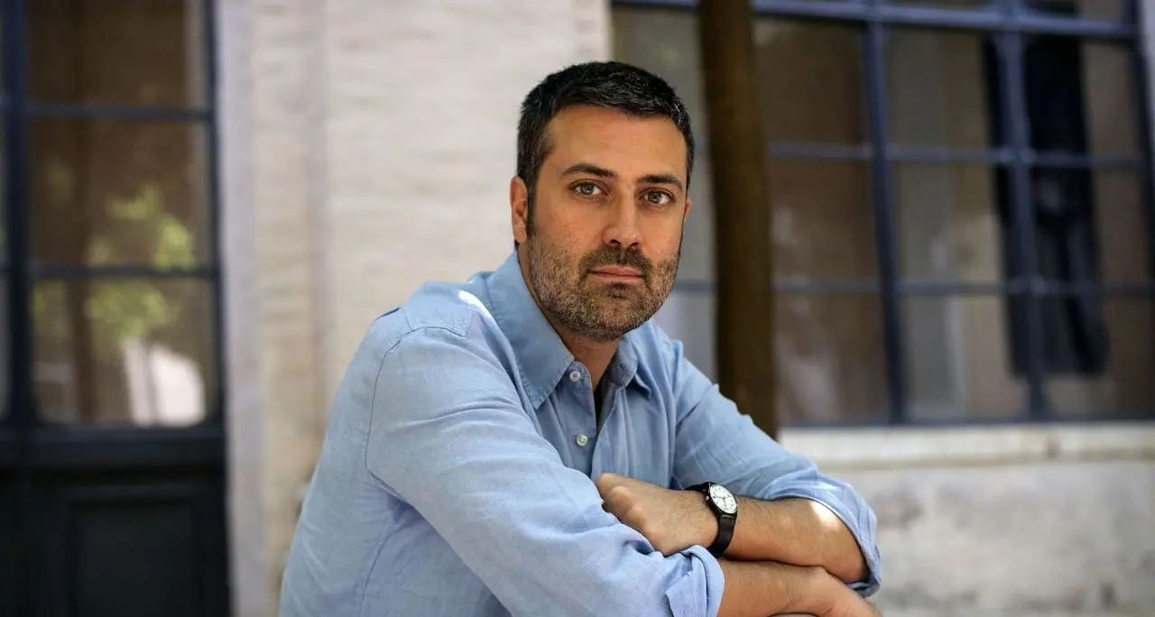 Premio Strega 2025, vince Andrea Bajani con “L’anniversario”\n