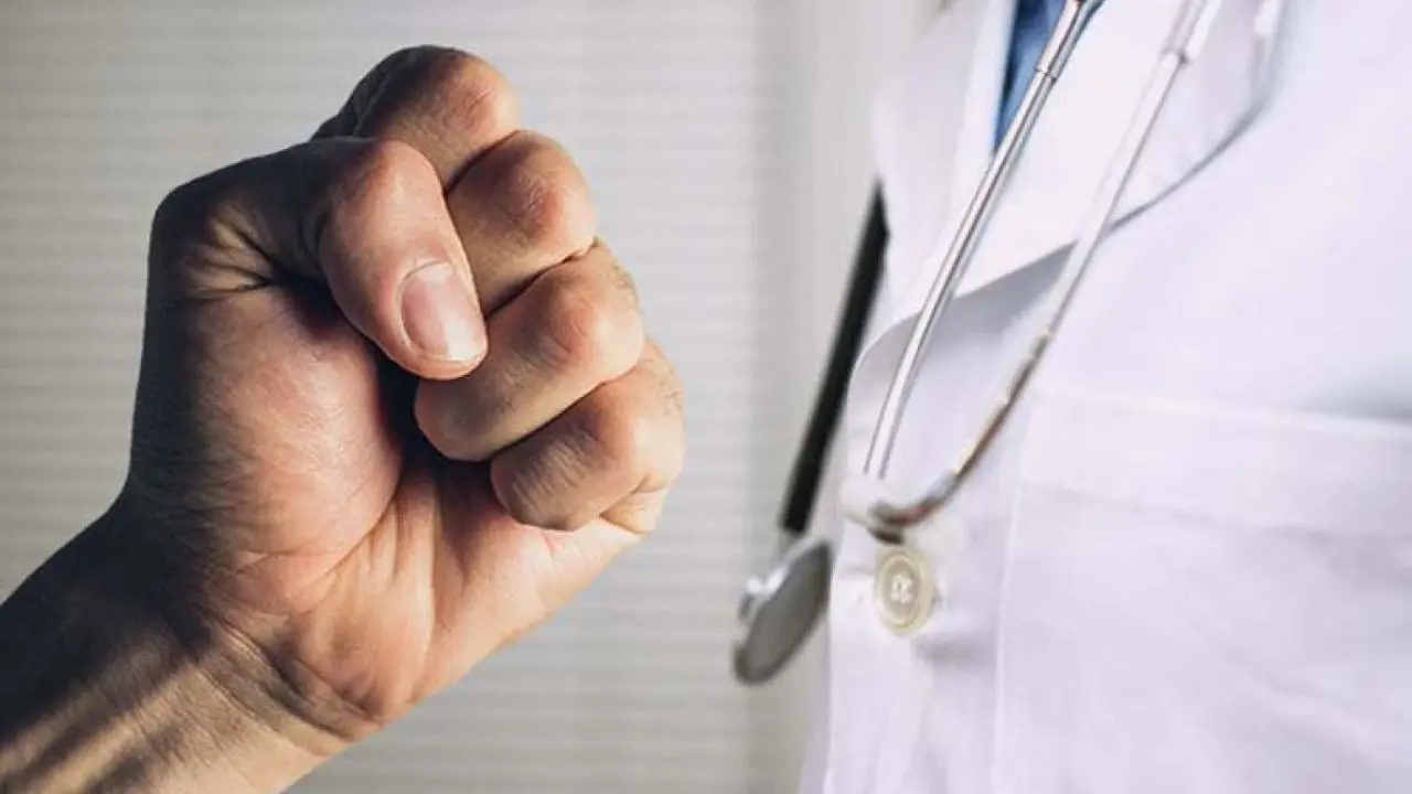 Tavernise (M5s) presenta una proposta di legge contro le aggressioni agli operatori sanitari: «Inasprire le pene non basta»
