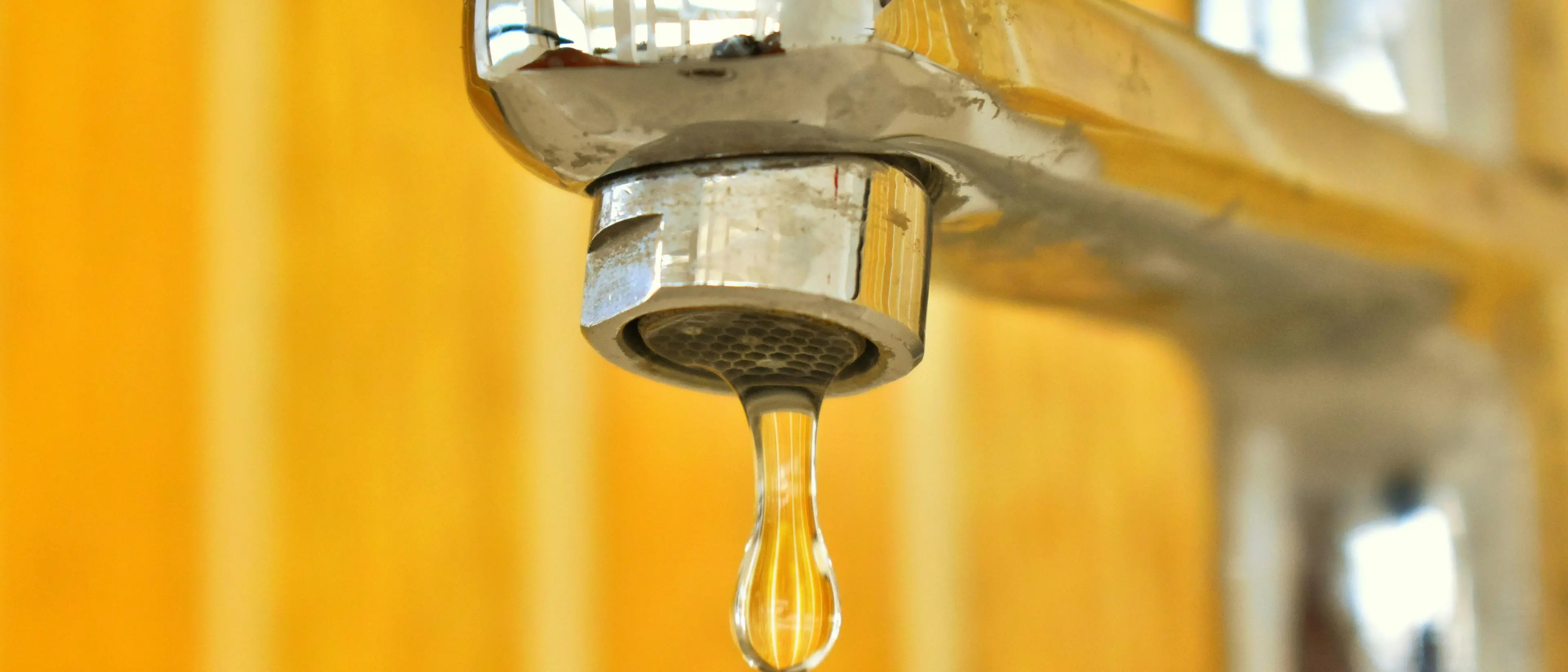 Bollette non pagate per 7 milioni, Sorical annuncia lo stop della fornitura d’acqua agli utenti morosi