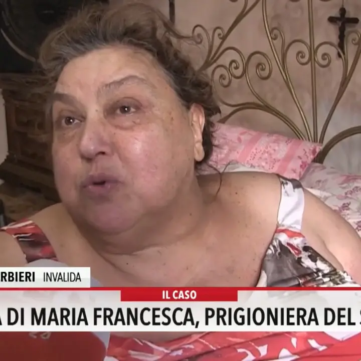 Intrappolata in casa per il suo peso, la storia di Maria Francesca: «Sogno di alzarmi dal letto e andare al mare»\n