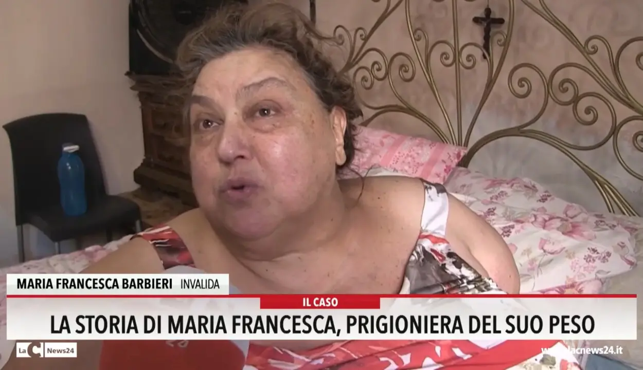 Intrappolata in casa per il suo peso, la storia di Maria Francesca: «Sogno di alzarmi dal letto e andare al mare»\n