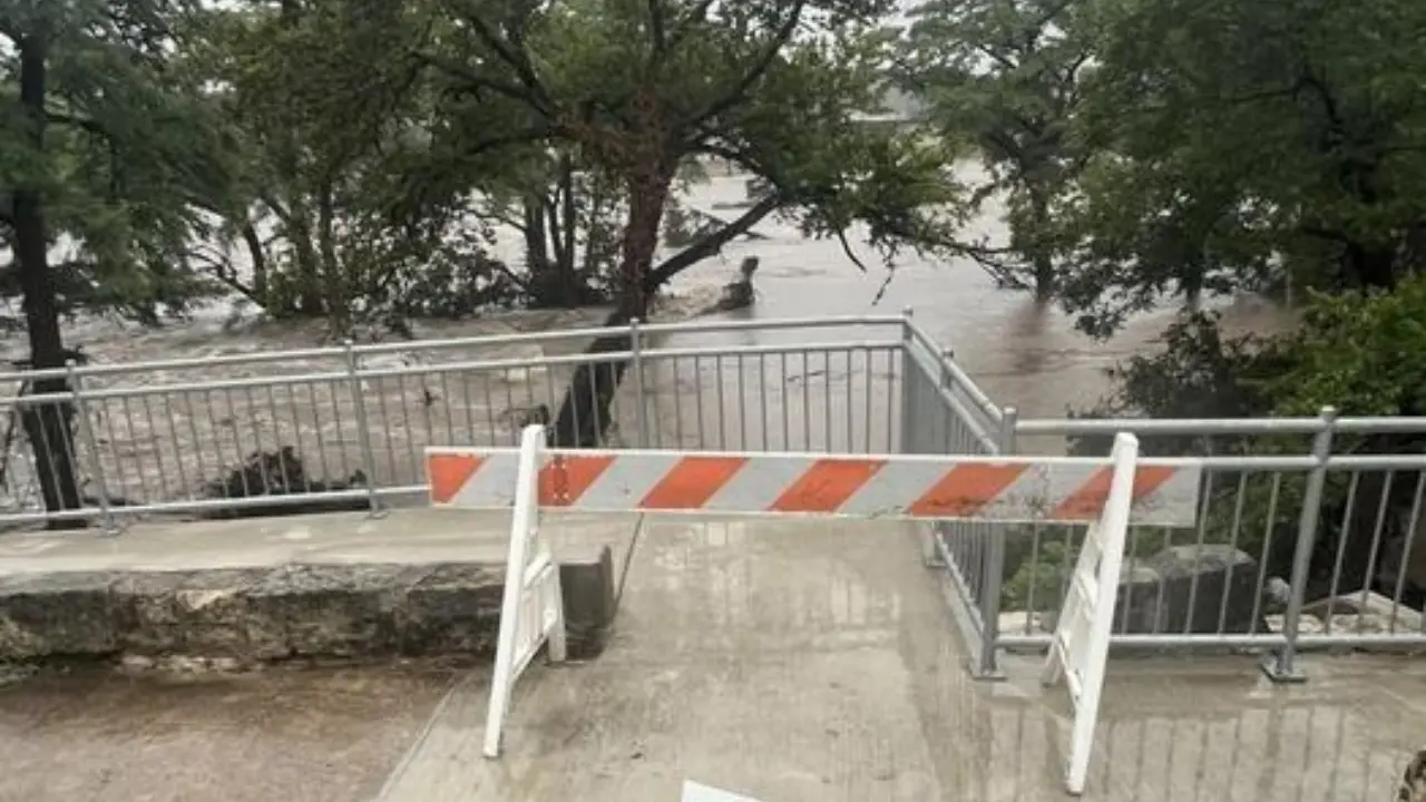 Texas, l’alluvione travolge un campo estivo: è strage di bambini, almeno 24 morti e una ventina di dispersi\n