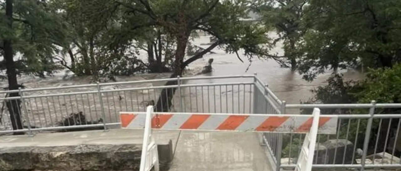 Texas, l’alluvione travolge un campo estivo: è strage di bambini, almeno 24 morti e una ventina di dispersi\n