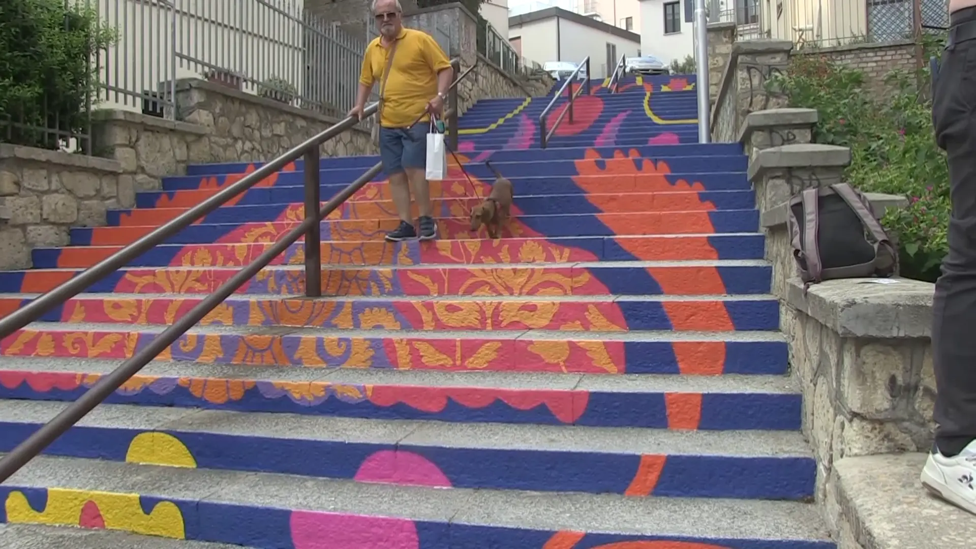 Un’altra scalinata colorata a Catanzaro: inaugurata l’opera “Il baco tessitore” che celebra l’arte della seta