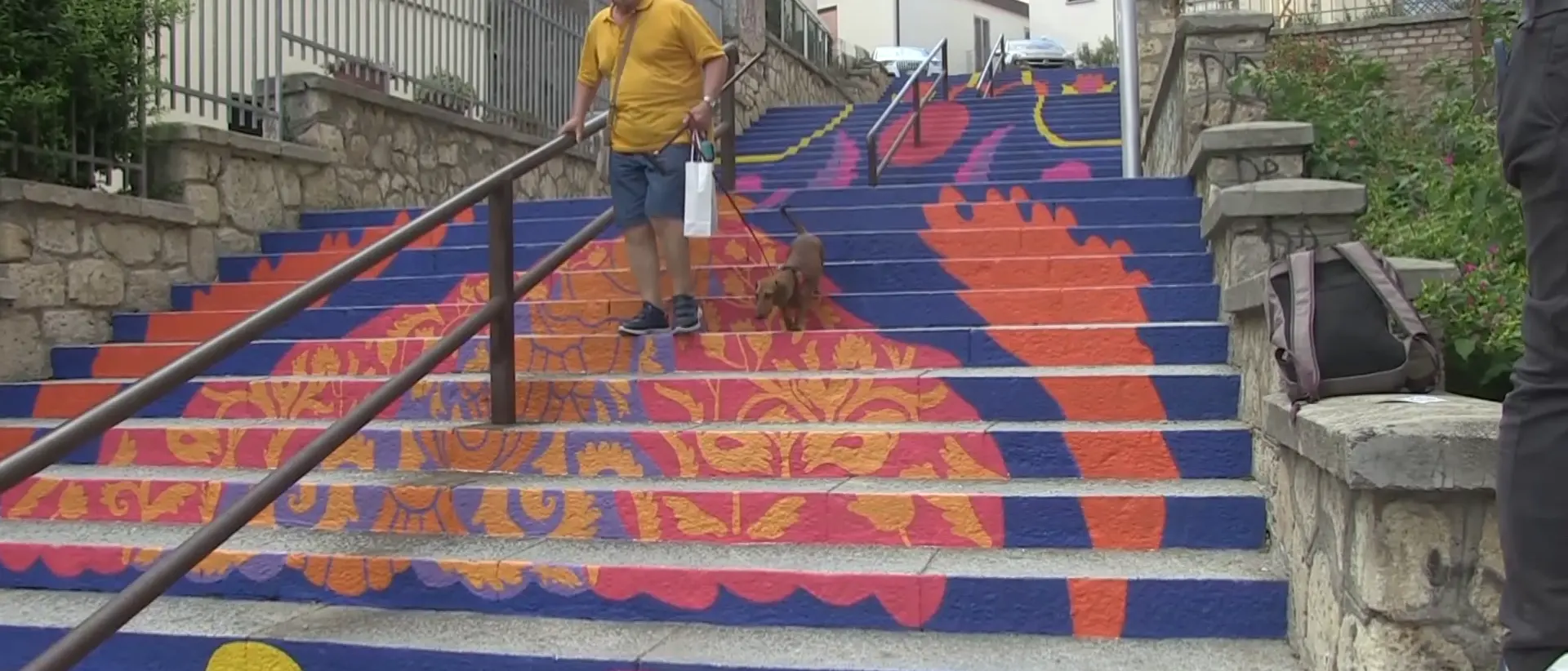 Un’altra scalinata colorata a Catanzaro: inaugurata l’opera “Il baco tessitore” che celebra l’arte della seta