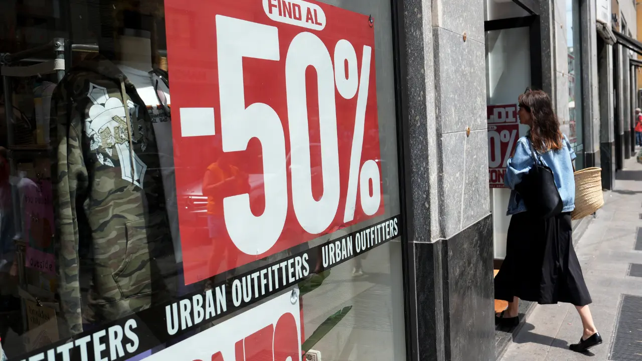 Saldi, in Calabria caldo e mare frenano lo shopping. I commercianti: «Speriamo in una ripresa serale»\n