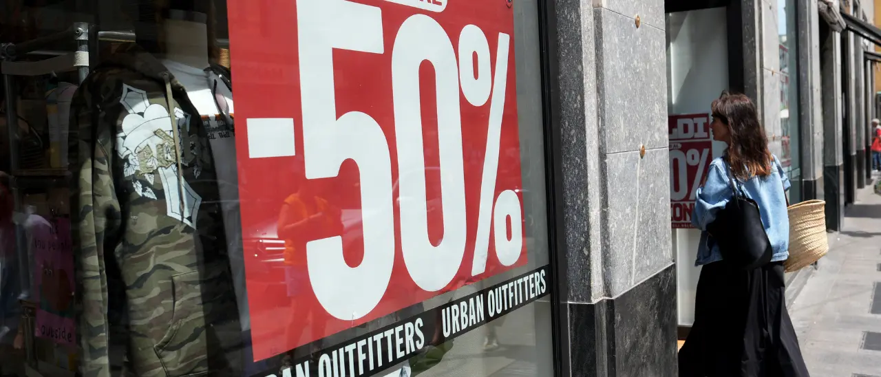 Saldi, in Calabria caldo e mare frenano lo shopping. I commercianti: «Speriamo in una ripresa serale»\n