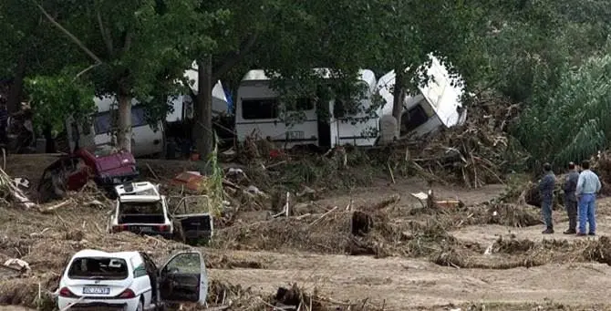 Il Texas come la Calabria, 25 anni fa a Soverato l’alluvione che spazzò via un camping e 13 vite\n