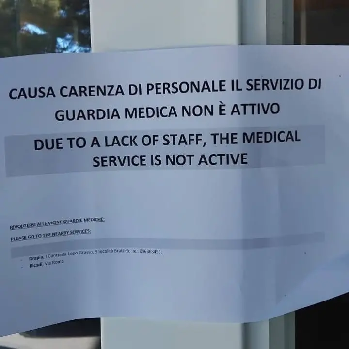 Tropea, sparisce il cartello che annunciava la sospensione del servizio di guardia medica\n