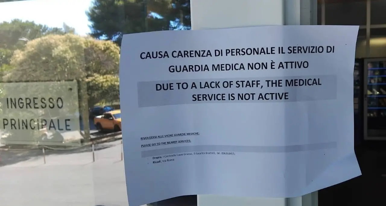 Tropea, sparisce il cartello che annunciava la sospensione del servizio di guardia medica\n