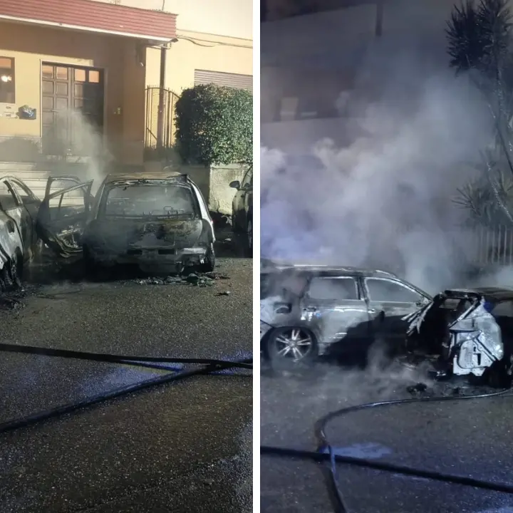 Notte di fuoco a Lamezia Terme, sei auto e una moto in fiamme: non si esclude matrice dolosa