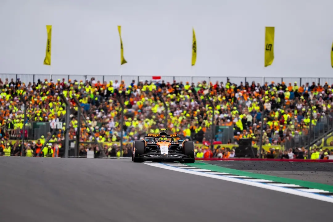 Formula 1, McLaren trionfa con Norris. La Ferrari di Hamilton quarta\n