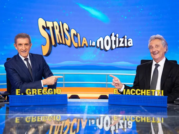 Striscia la Notizia cambia pelle: Pier Silvio Berlusconi prepara la rivoluzione soft del tg satirico più longevo della tv italiana