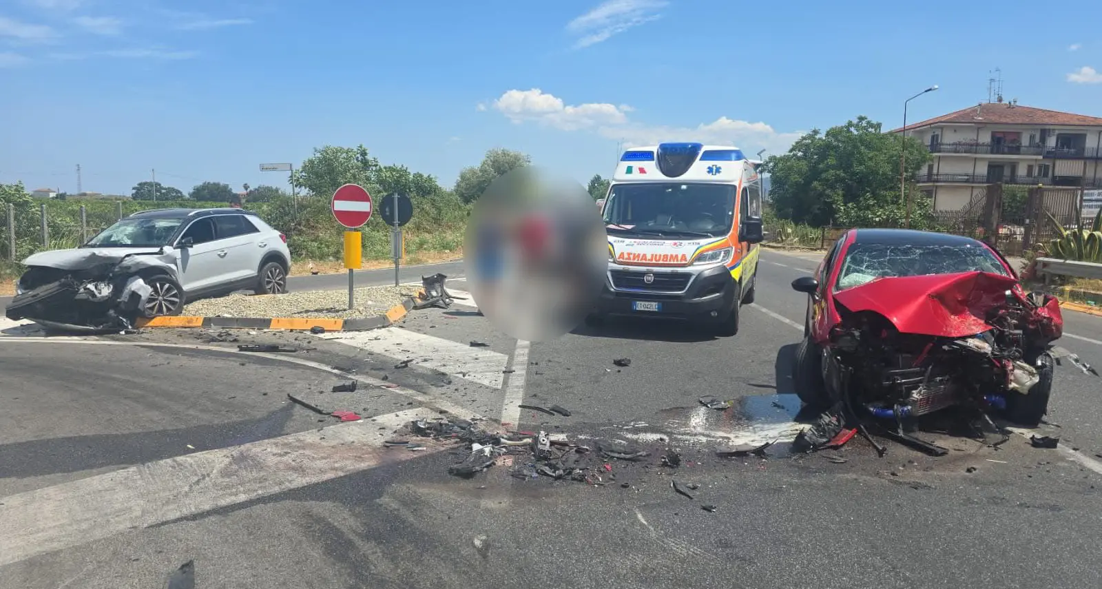Corigliano Rossano, ancora un incidente sulla statale 106: due feriti, interviene l’elisoccorso\n