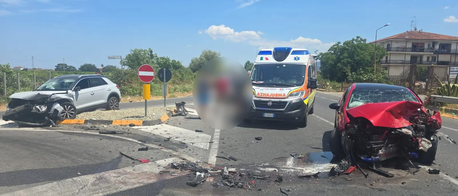 Corigliano Rossano, ancora un incidente sulla statale 106: due feriti, interviene l’elisoccorso\n