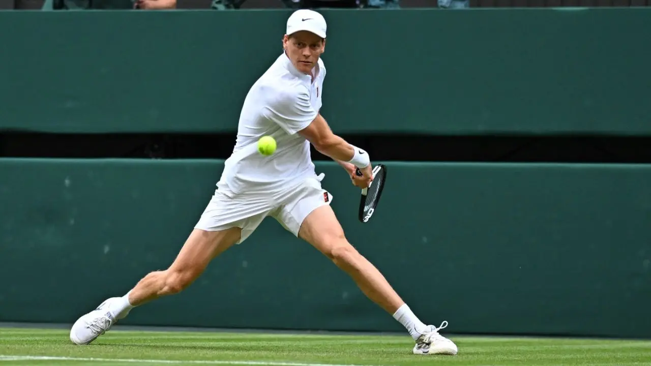 Tennis, Dimitrov avanti di due set si ritira in lacrime: Sinner accede ai quarti a Wimbledon\n