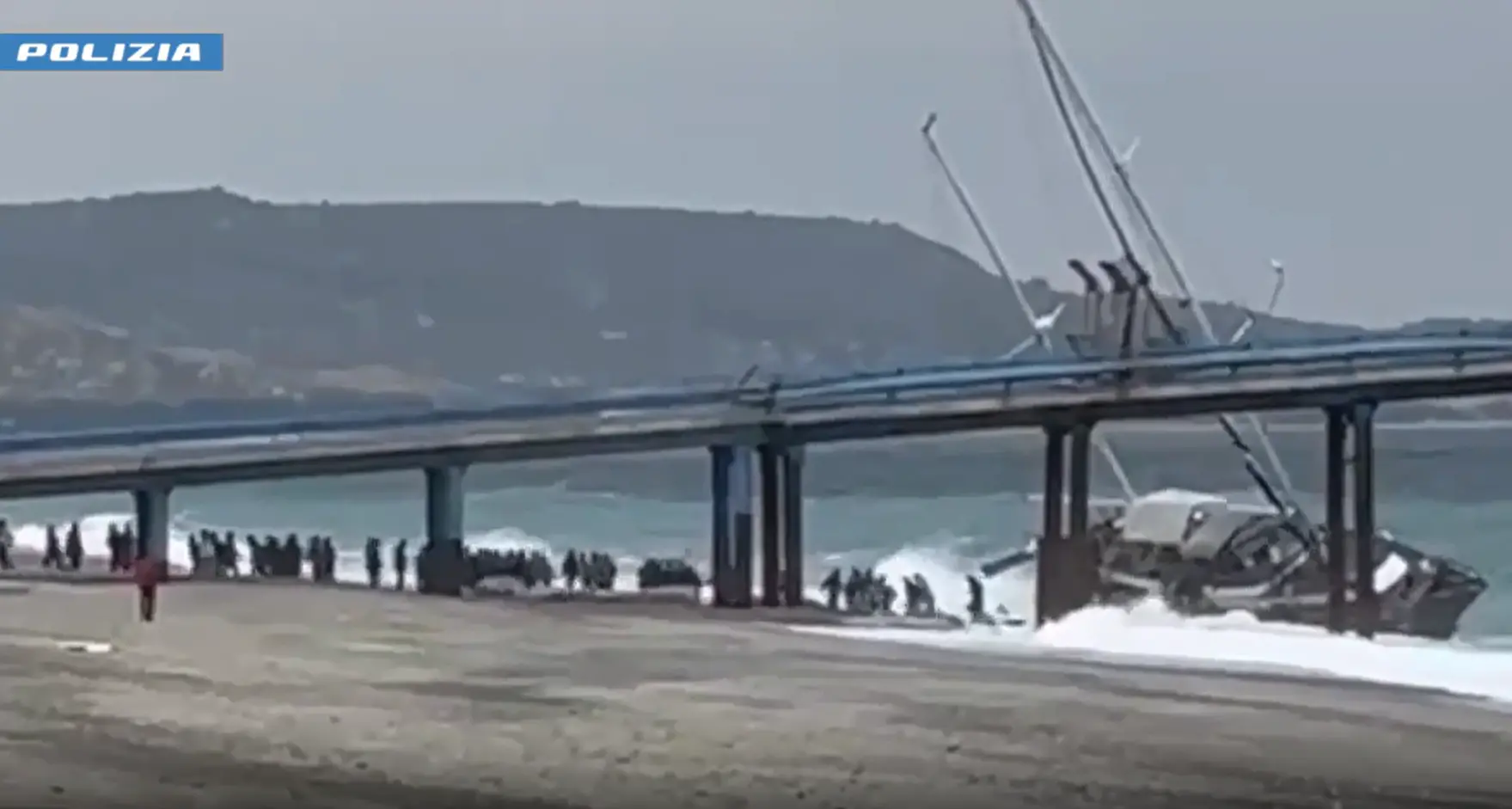 Dalla Turchia alla Calabria stipati su barche a vela, smantellato maxi traffico di migranti: 25 arresti\u00A0\n