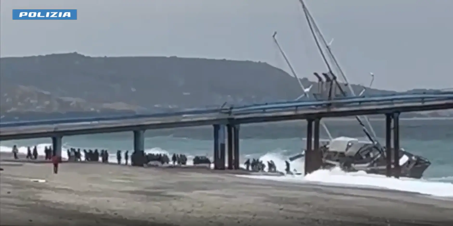 Dalla Turchia alla Calabria stipati su barche a vela, smantellato maxi traffico di migranti: 25 arresti\u00A0\n