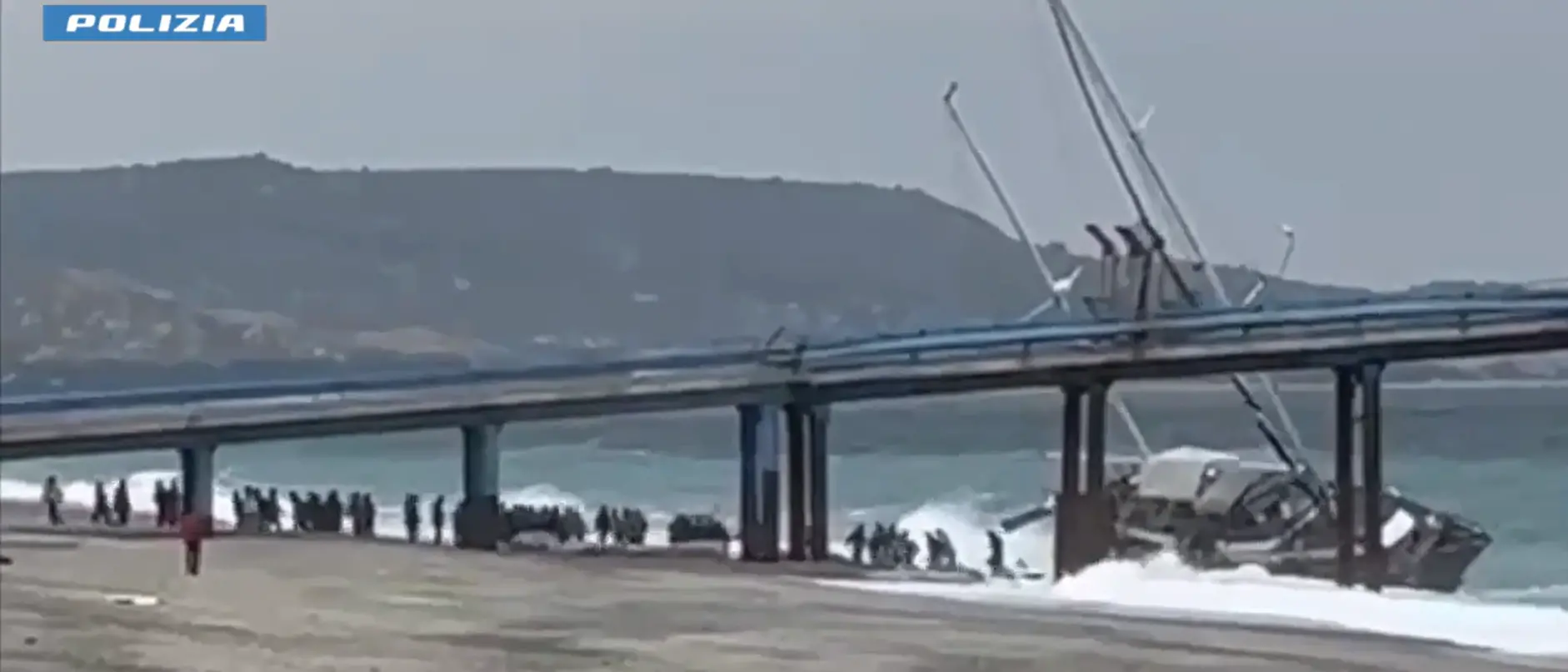 Dalla Turchia alla Calabria stipati su barche a vela, smantellato maxi traffico di migranti: 25 arresti\u00A0\n