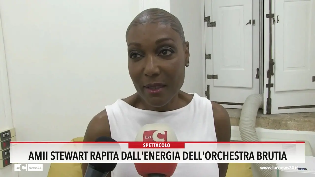 Amii Stewart rapita dall'energia dell'orchestra brutia