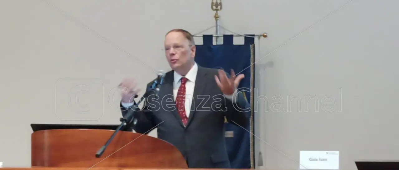 Il luminare Unical Gottlob da Vespa: «La Calabria è il posto ideale per lavorare con l’Ai»