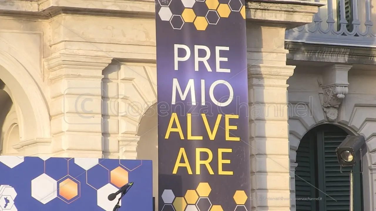Premio Alveare, Villa Rendano a Cosenza ha ospitato l'ottava edizione dell'evento | VIDEO