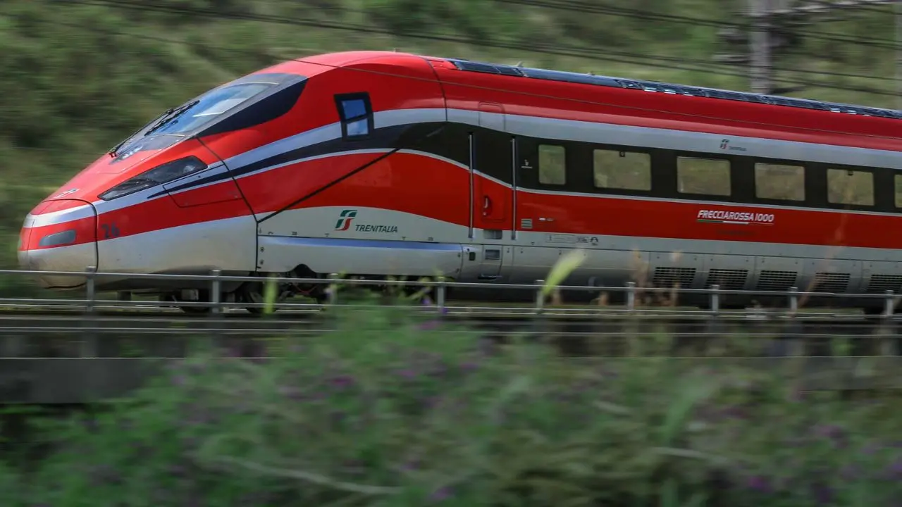 Investito e ucciso da un treno a Praia a Mare, la Procura apre un'inchiesta