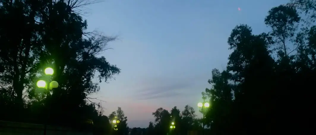 Rende sempre più avvolta dalle tenebre. La politica non c'entra ma i vecchi lampioni (rotti) sì