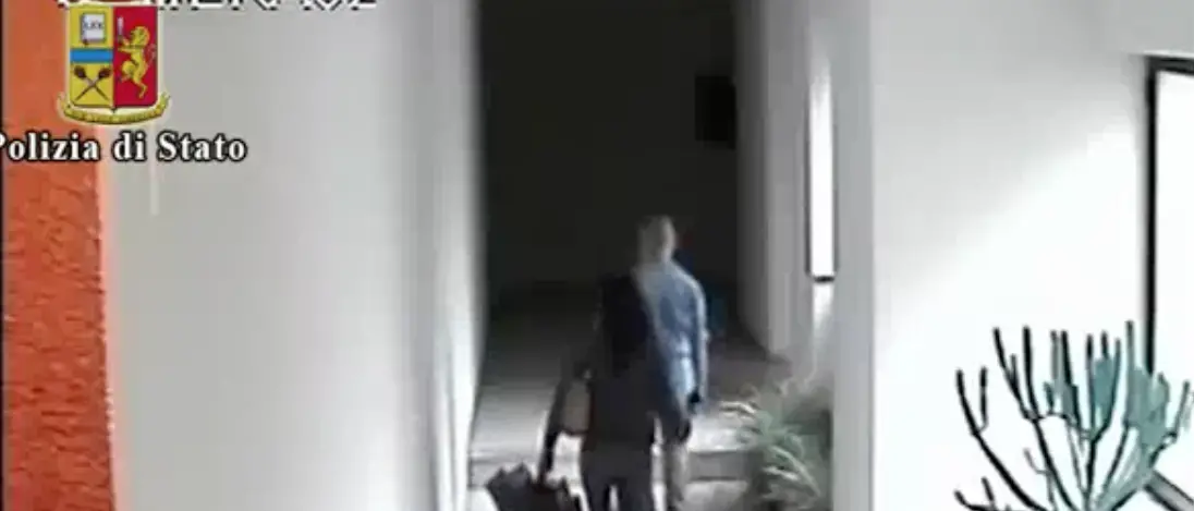 Furti e truffe agli anziani, la Squadra Mobile arresta due persone (VIDEO)