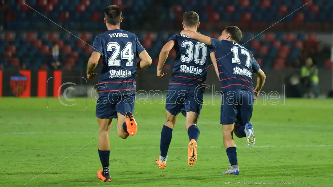 Catanzaro-Cosenza di domenica pomeriggio. Date o orari dalla 10° alla 19° di Serie B