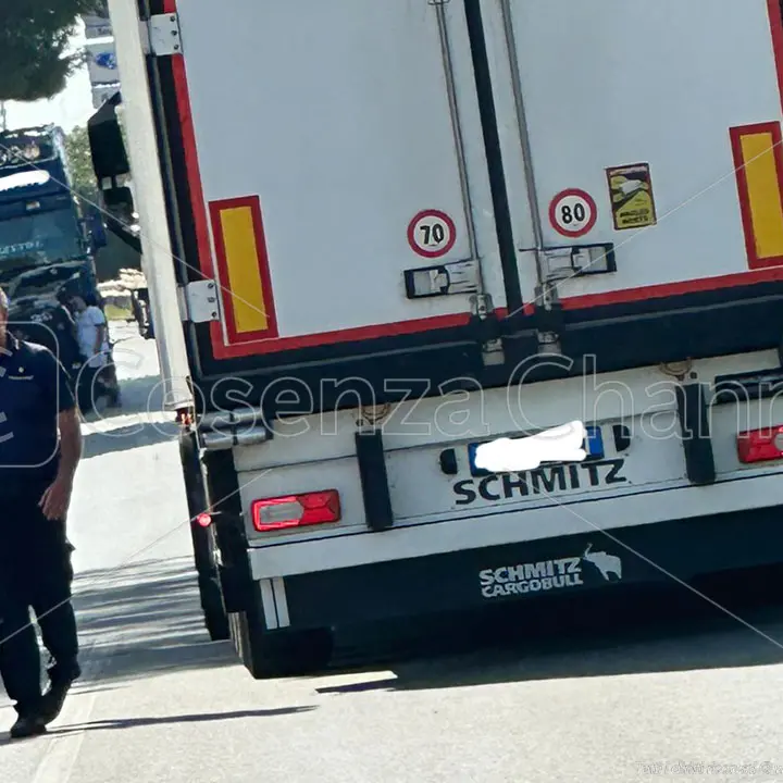 Amantea, due feriti sulla SS18. Coinvolte due auto, una moto e una bici