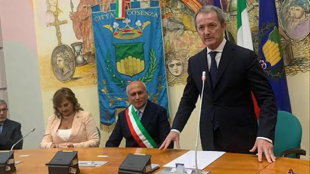 Cosenza, conferita la Civica Benemerenza al Questore Michele Maria Spina