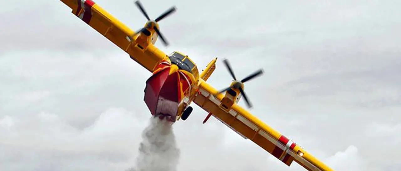 Cropalati nella morsa delle fiamme, in azione canadair e squadre di vigili del fuoco